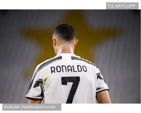 尤文前球员揭露C罗对萨里战术不满用吃草方式表达自己对比赛的理解 尤文前球员揭露C罗对萨里战术不满用吃草方式表达自己对比赛的理解