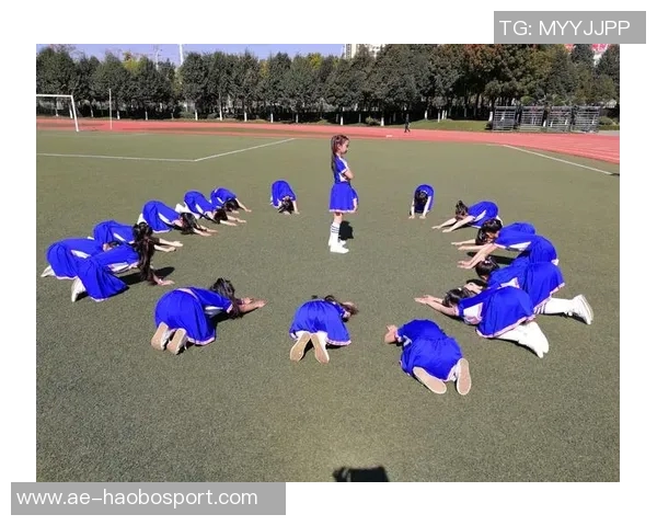 小南斯篮下强势扣篮展现霸主风范引爆全场激情时刻