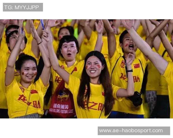 媒体人解读杨立瑜竖大拇指事件背后的真实情感与球迷互动的误解 媒体人解读杨立瑜竖大拇指事件背后的真实情感与球迷互动的误解