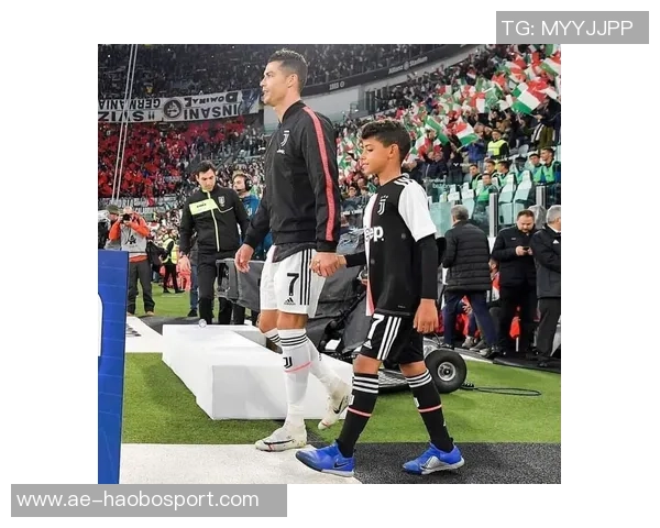 C罗父子同场竞技双双进球迷你罗为U16建功父亲再创辉煌 C罗父子同场竞技双双进球迷你罗为U16建功父亲再创辉煌